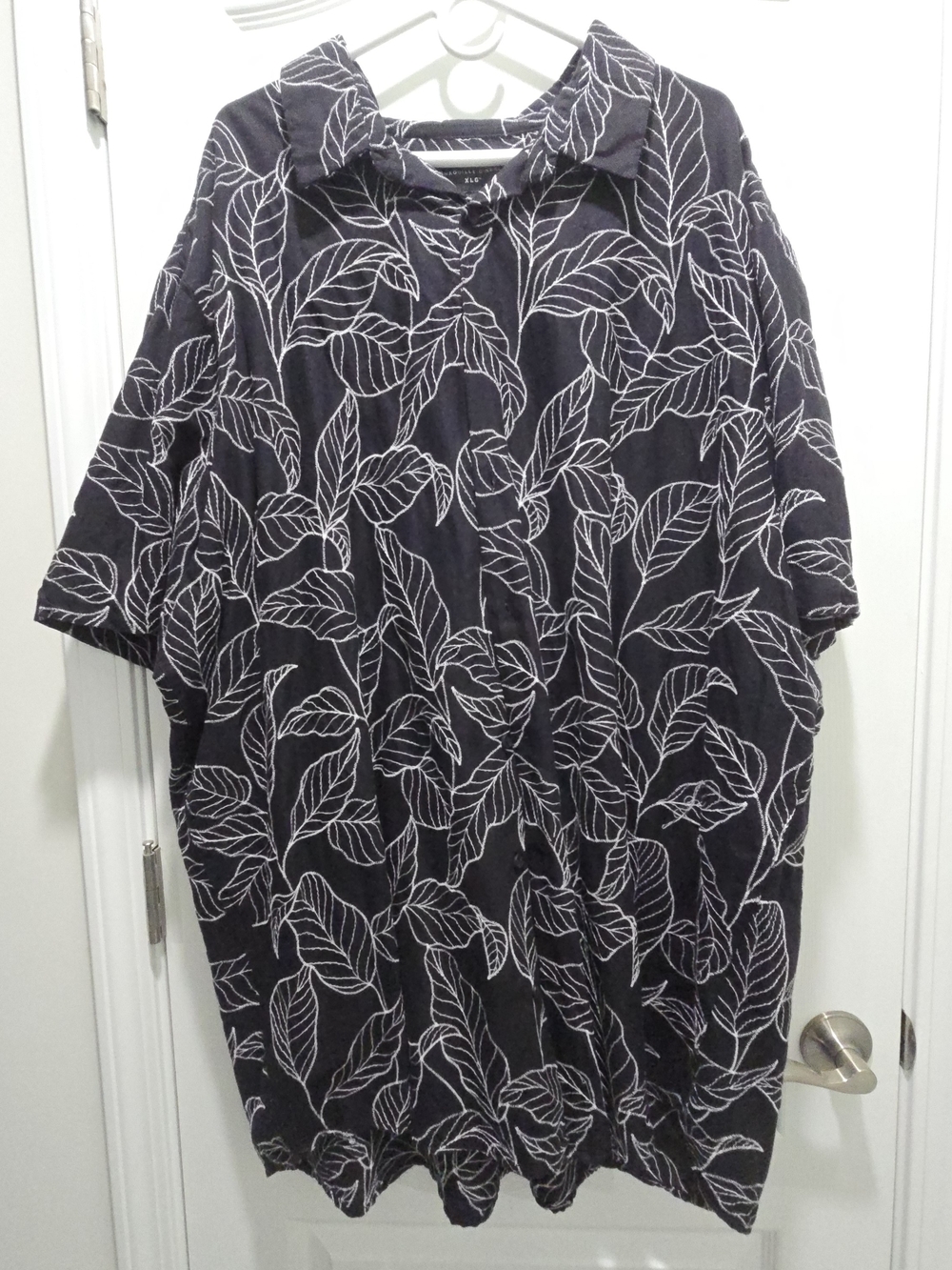 Men's Black Leaf-Print Short-Sleeve Button-Down